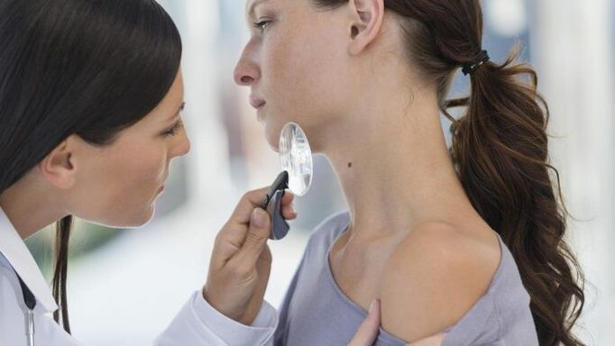el médico determina el tipo de papiloma en el cuello
